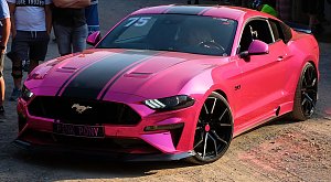 US-Cars in der Westernstadt