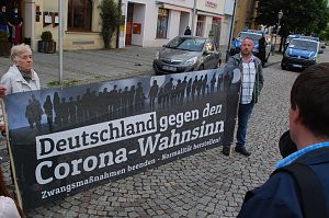 Ein Transparent wurde aus- und gleich wieder eingerollt