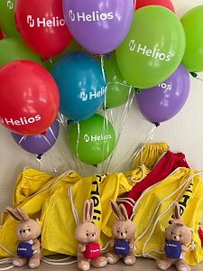 Luftballons, Malb&uuml;cher, Stifte und nat&uuml;rlich den Helios-Hasen Hugo Hops wurden zum Weltkindertag verschenkt