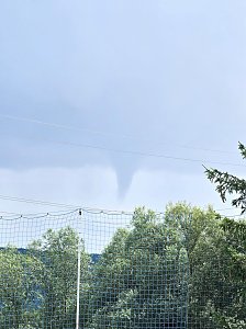 Trichterwolke &uuml;ber der Hainleite