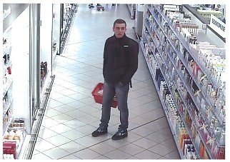 Bild: Wer kann Angaben zu diesem Mann machen? Er soll in Eisleben eine Drogerie bestohlen haben. Die Polizei nimmt Hinweise entgegen.