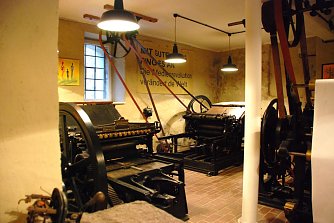 Die historische Druckerei Heise in Hettstedt verdankt den Mitarbeitern im Bundesfreiwilligendienst ihren guten Zustand. Au&szlig;erdem &uuml;bernehmen die Bundesfreiwilligen F&uuml;hrungen und Vorf&uuml;hrungen. (Foto: Jochen Miche)