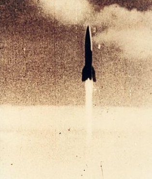 Bild: Der erste sowjetische Start einer (sowjetischen V2) R1 gelang am 18. Oktober 1947 um 10:47 Uhr Ortszeit