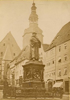 Dieses Bild zeigt das Lutherdenkmal in Eisleben im Jahr 1883. (Foto: Privat/Stadt Eisleben)