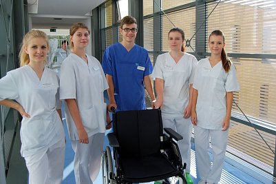 F&uuml;nf Jugendliche beginnen Freiwilliges Soziales Jahr. (Foto: (HELIOS))