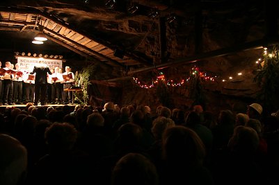Chor Concordia Wettelrode in stimmungsvoller Atm&ouml;sph&auml;re (Foto: Rosenstadt GmbH/K. Thom)