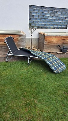 Gartenliege mit Auflage (Foto: )