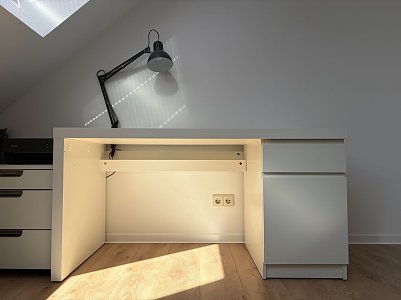 MALM Schreibtisch  (Foto: )