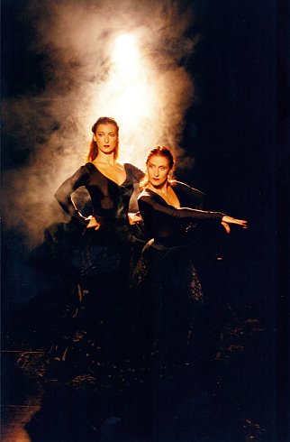 Bild: Nora Lantez & Compagnia gastieren am 1. April im Theater Eisleben.