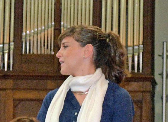 Ensemble steht (Foto: Karl-Heinz Herrmann)