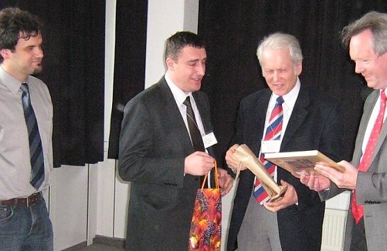 Geschenke mitgebracht (Foto: BIC) Geschenke mitgebracht (Foto: BIC)