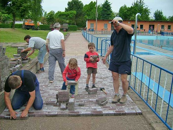 Helfer sind gefragt (Foto: Badesportverein Gro&szlig;furra)