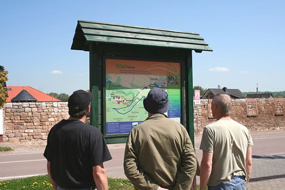 GeoPfad Tilleda (Foto: Archiv Geopark Kyffhäuser) GeoPfad Tilleda (Foto: Archiv Geopark Kyffhäuser)