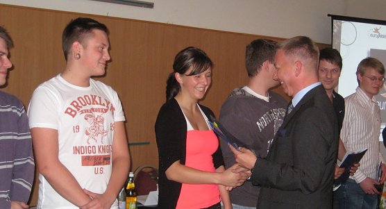 Europass wird &uuml;bergeben (Foto: privat)