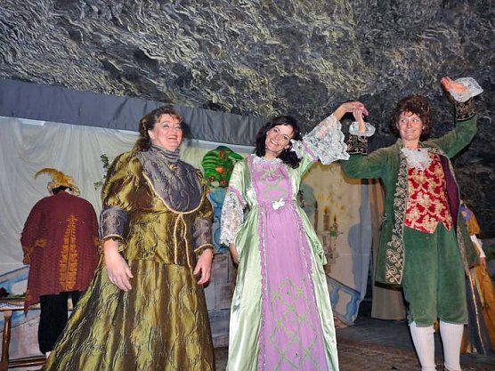 In Höhle gefeiert (Foto: Karl-Heinz Herrmann) In Höhle gefeiert (Foto: Karl-Heinz Herrmann)