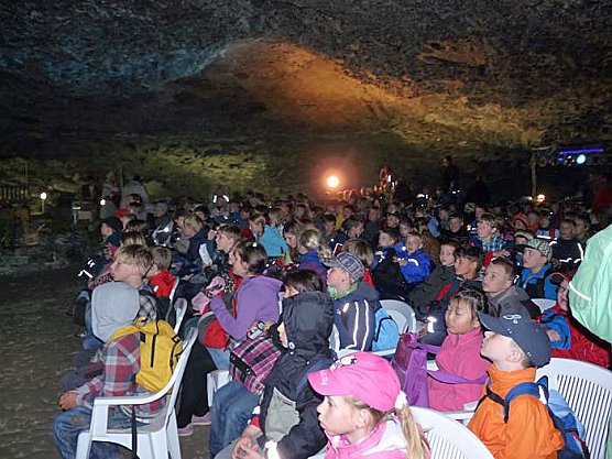 In Höhle gefeiert (Foto: Karl-Heinz Herrmann) In Höhle gefeiert (Foto: Karl-Heinz Herrmann)