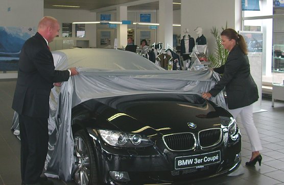 Übergabe Spendenfahrzeug durch das Autohaus Fritze Sondershausen (Foto: Karl-Heinz Herrmann) Übergabe Spendenfahrzeug durch das Autohaus Fritze Sondershausen (Foto: Karl-Heinz Herrmann)