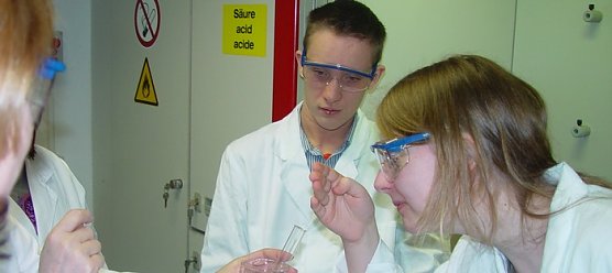 Schnuppern in der Praxis (Foto: FHN) Schnuppern in der Praxis (Foto: FHN)