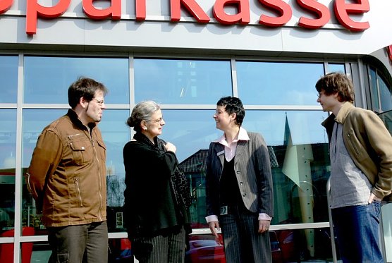 H&ouml;ren in der KSK-Galerie (Foto: K&uuml;hn)