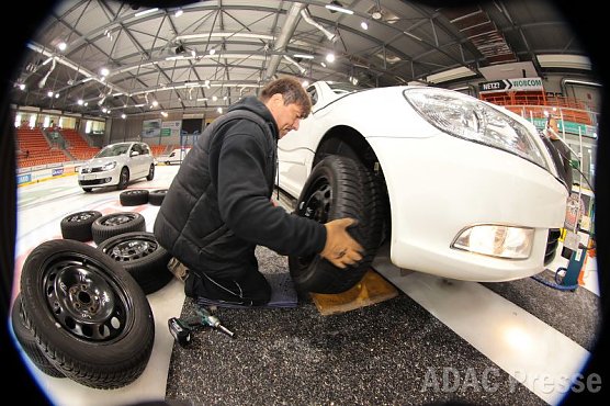 Der Reifenwechsel kann schon jetzt stattfinden, r&auml;t der ADAC  (Foto: ADAC)