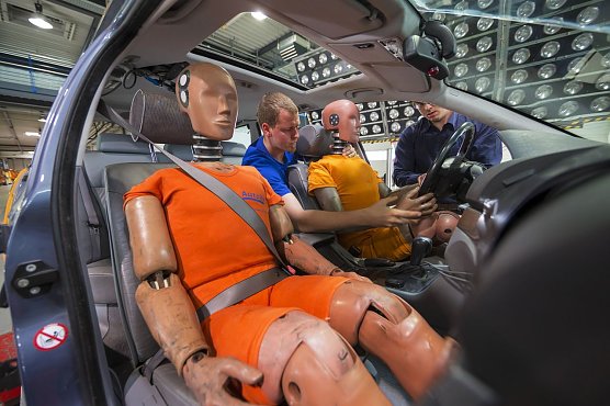 Angeschnallt ist's sicherer (Foto: ADAC)