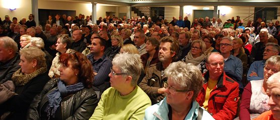 Hunderte B&uuml;rger Helbras und der Ortschaften zwischen Wimmelburg und Benndorf kamen in die Informationsveranstaltung des Abwasserzweckverbandes Lutherstadt-Eisleben-S&uuml;&szlig;er See. (Foto: Jochen Miche)
