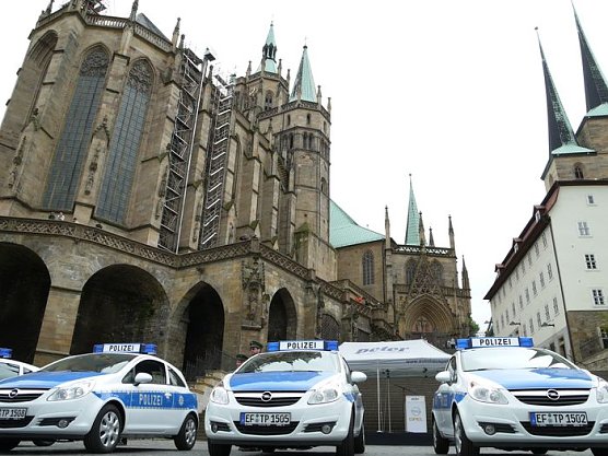 161 Opel Corsa &uuml;bergeben (Foto: AHP)