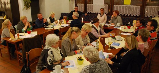 Die Hettstedter Innenstadtgemeinschaft besprach Vorhaben, mit denen der Einkauf im Zentrum attraktiver werden kann. (Foto: Jochen Miche)