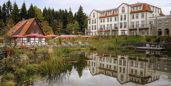 Das Naturresort Schindelbruch im S&uuml;dharz bekam in Berlin den Marketing Award Leuchtt&uuml;rme der Tourismuswirtschaft 2016 &uuml;berreicht. (Foto: Schindelbruch)