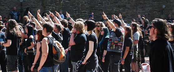 Darktroll Festival in Bornstedt: Musik verbindet. (Foto: Jochen Miche) Darktroll Festival in Bornstedt: Musik verbindet. (Foto: Jochen Miche)