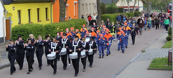 Bei sch&ouml;nem Wetter musste der Umzug in Helfta in diesem Jahr nicht ausfallen. (Foto: Carsten Staub)