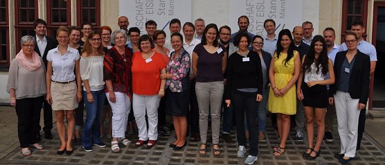 Erinnerungsfoto vor dem Eisleber Rathaus. Hier startete das EU-Projekt "Europ&auml;ische Route der Reformation". (Foto: Cathleen Scheiner (SMG))