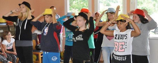 Eine Tanzeinlage f&uuml;r die G&auml;ste. (Foto: Maik Knothe)