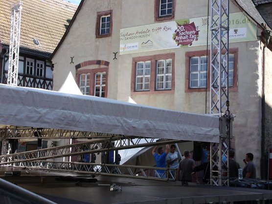 Aufbauarbeiten (Foto: bwi)