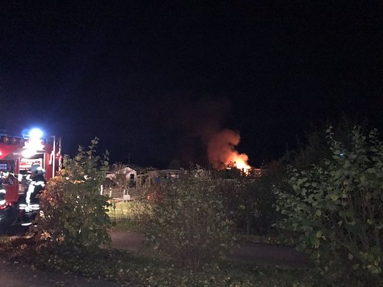 Foto von den Löscharbeiten (Foto: FFw Sangerhausen) Foto von den Löscharbeiten (Foto: FFw Sangerhausen)