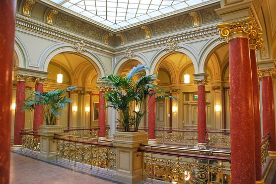 Im Treppenhaus des Palastes. (Foto: Jochen Miche)