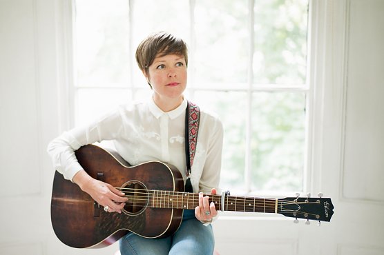 EMILY BARKER und ihre Band... (Foto: K&uuml;nstler)