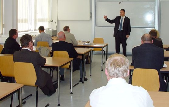Pr&auml;sentation vor IHK-Vertretern (Foto: FHN)
