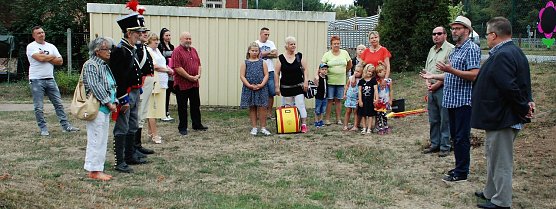 Rede BM Harald Detto - v. r. Abgeordneter Jens Diederichs, B&uuml;rgermeister Harald Detto, Pro Baum-Chef Peter Frobel und die stellvertretende Kita-Chefin Monika Reichert (Foto: J. Miche)
