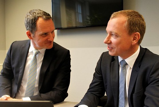 Stefan Klemmer (l.) und Mario Schulter (Foto: Helios Kliniken Sangerhausen) Stefan Klemmer (l.) und Mario Schulter (Foto: Helios Kliniken Sangerhausen)