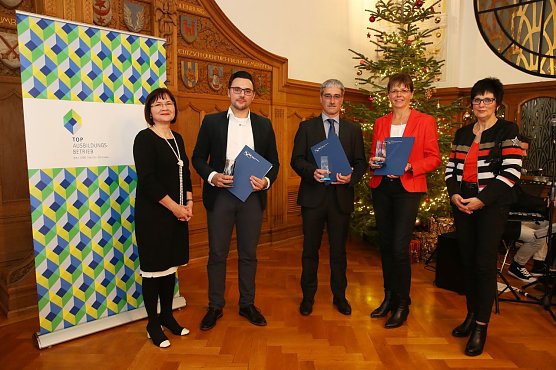 Ausgezeichnet (Foto: IHK) Ausgezeichnet (Foto: IHK)