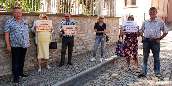 Auf Plakaten stand unmissverst&auml;ndlich, was die Freien W&auml;hler wollen: den Erhalt des Ratskellers (Foto: J. Miche)