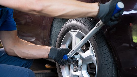 Reifenwechsel (Foto: Albert Berner Deutschland GmbH) Reifenwechsel (Foto: Albert Berner Deutschland GmbH)