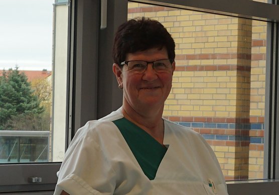 Ute R&ouml;der (Gesundheits- und Krankenpflegerin in der Helios Klinik Sangerhausen) (Foto: Helios Kliniken Mansfeld-S&uuml;dharz, Antonia B&uuml;tof.)