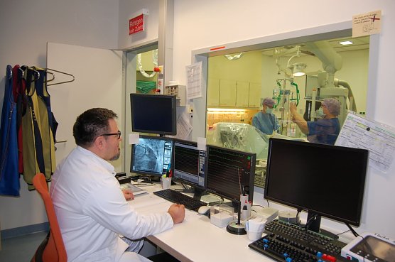 Chefarzt Krum Petrov im Herzkatheterlabor (Foto: Helios Kliniken Mansfeld-S&uuml;dharz GmbH )