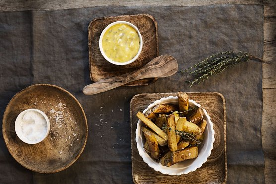Frisch und lecker: Pommes frites lassen sich ganz einfach selbst zubereiten � zum Beispiel in der Fritteuse oder im Backofen.  (Foto: die-kartoffel.de/Markus Basler)