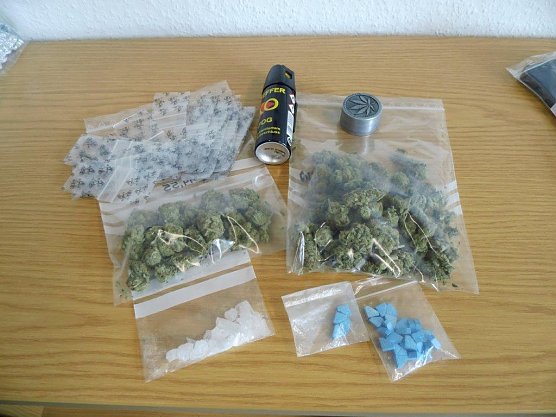 Beschlagnahmten BTM (Foto: Polizei Mansfeld-S&uuml;dharz )