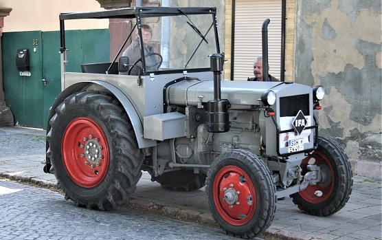 Treckerparade in Uftrungen (Foto: U. Reinboth)