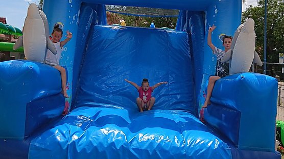 H&uuml;pfburgen-Spa&szlig;-Park  (Foto: Joachim und Inge Frank)