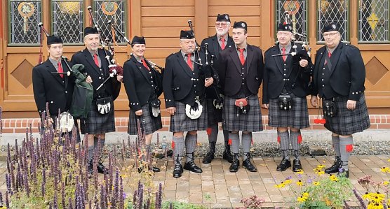 Barbarossa Pipes and Drums Sangerhausen (2022 vor der Stabkirche Stiege)  (Foto: &copy;Cosima Pilz)